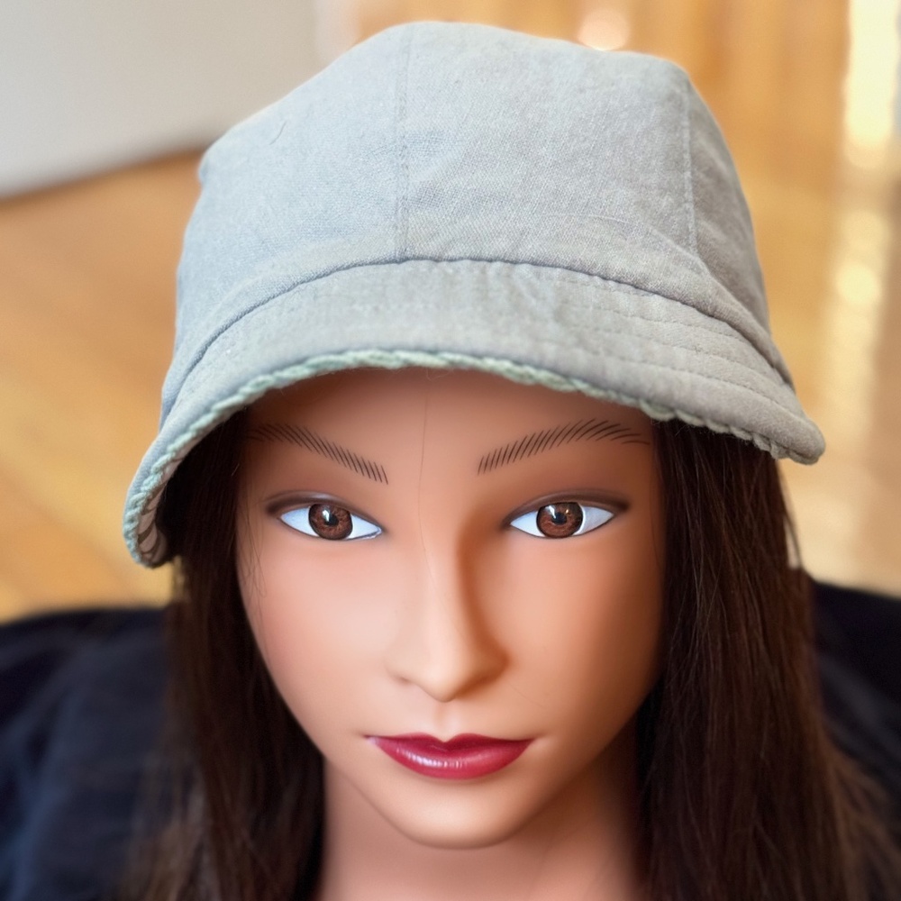 women's tan hat